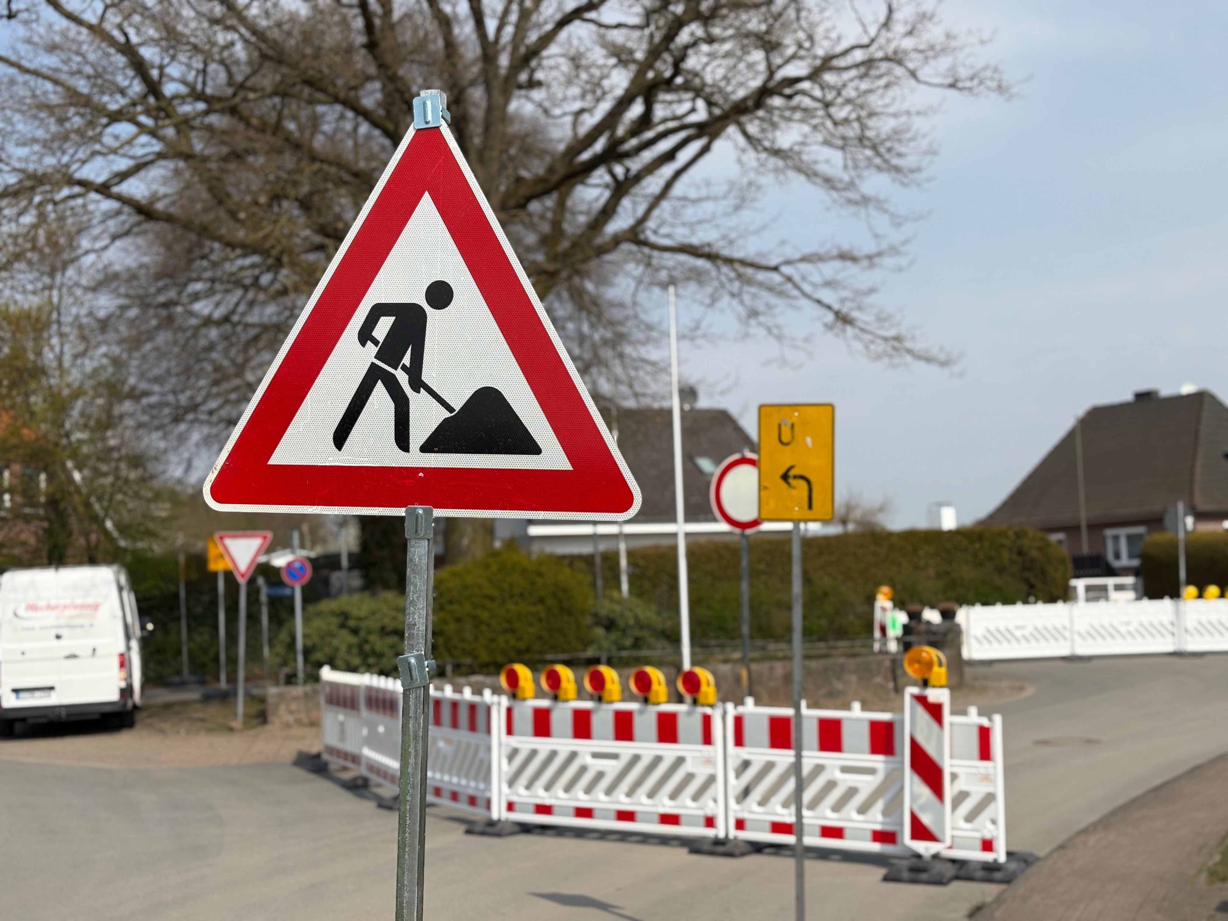 Professionelle Verkehrssicherung – So sorgen wir für sichere und rechtskonforme Baustellen